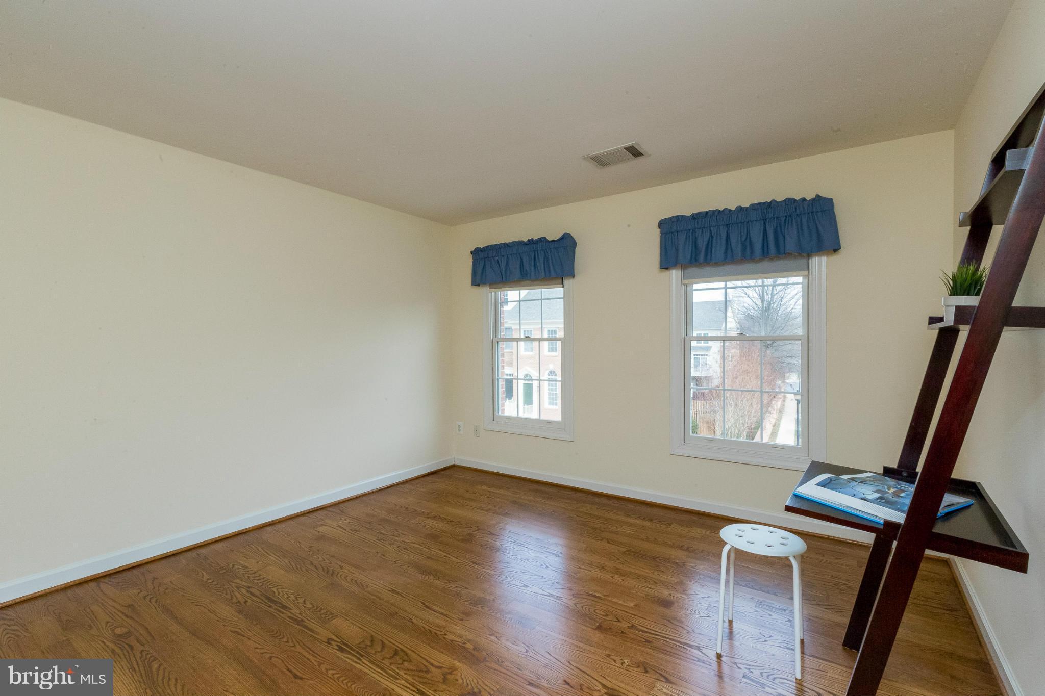 143 Roland Court Southwest Vienna, VA 22180 - Photo 22 of 29 Bedroom #2