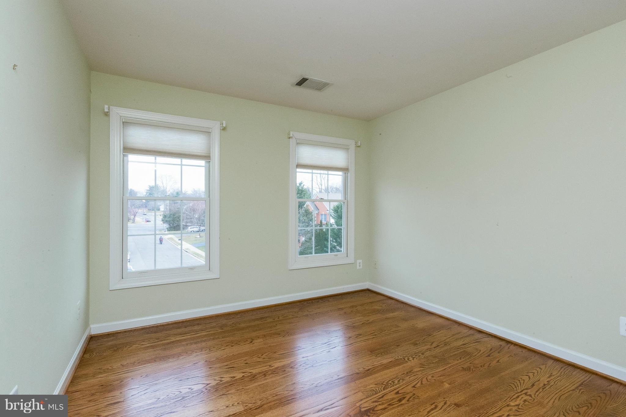 143 Roland Court Southwest Vienna, VA 22180 - Photo 23 of 29 Bedroom #3