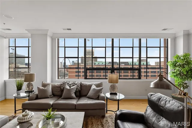 $300,000 | 400 South 14th Street, Unit 902, St. Louis, MO 63103