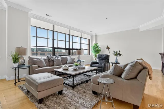 $300,000 | 400 South 14th Street, Unit 902, St. Louis, MO 63103