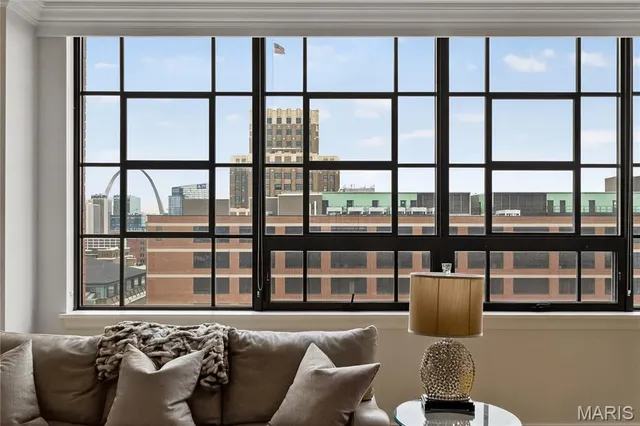 $300,000 | 400 South 14th Street, Unit 902, St. Louis, MO 63103