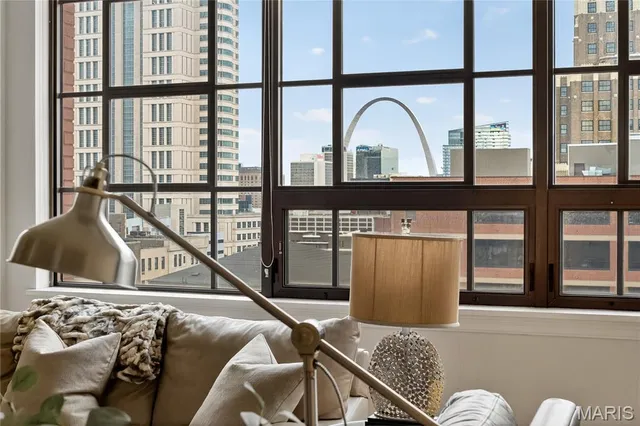 $300,000 | 400 South 14th Street, Unit 902, St. Louis, MO 63103
