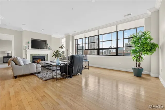 $300,000 | 400 South 14th Street, Unit 902, St. Louis, MO 63103