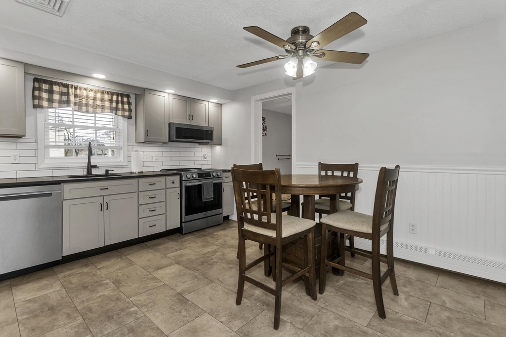 405 New Ludlow Road Chicopee, MA 01020 - Photo 12 of 41