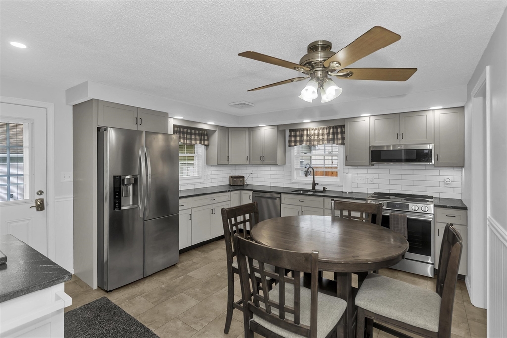 405 New Ludlow Road Chicopee, MA 01020 - Photo 13 of 41