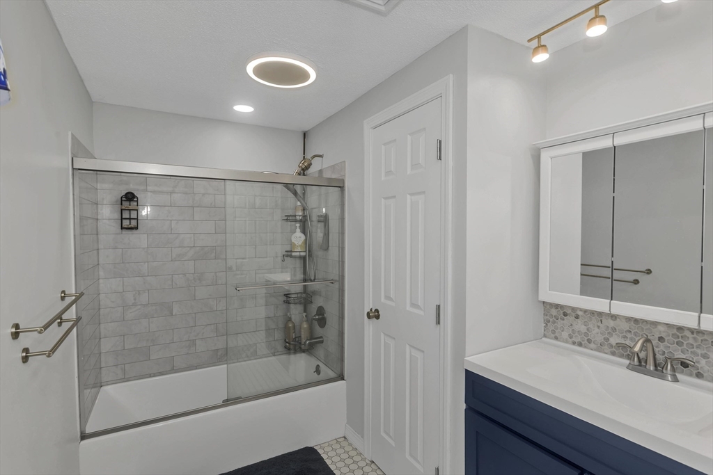 405 New Ludlow Road Chicopee, MA 01020 - Photo 17 of 41