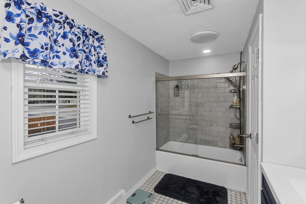 405 New Ludlow Road Chicopee, MA 01020 - Photo 18 of 41