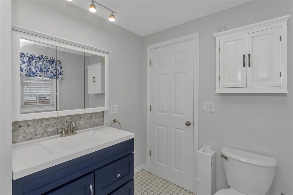 405 New Ludlow Road Chicopee, MA 01020 - Photo 20 of 41