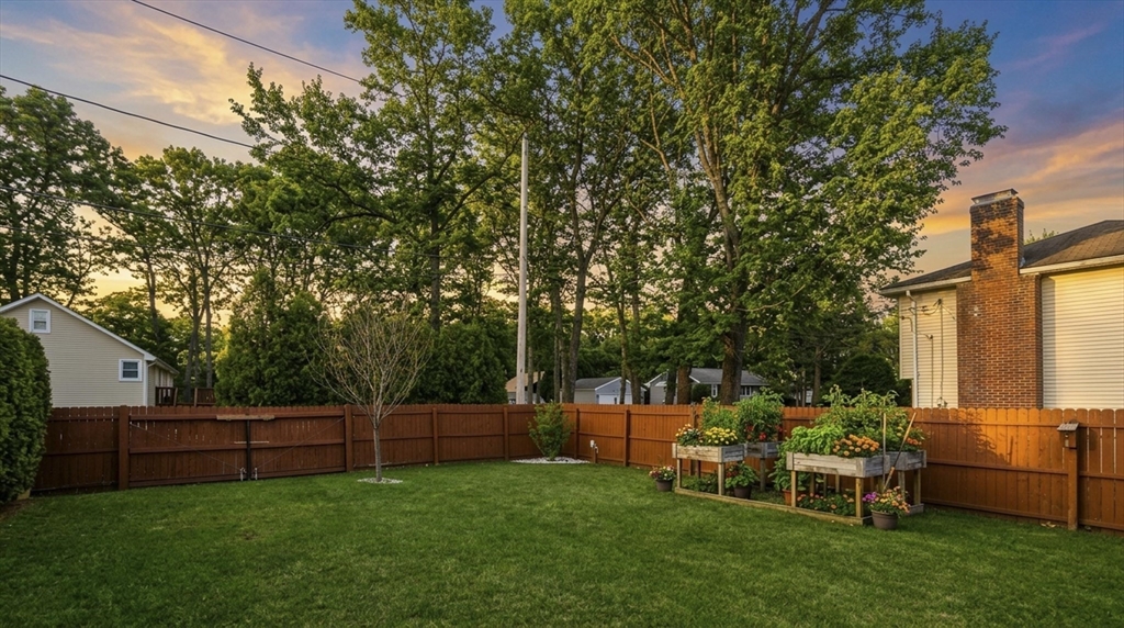 405 New Ludlow Road Chicopee, MA 01020 - Photo 5 of 41