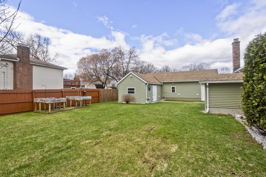 405 New Ludlow Road Chicopee, MA 01020 - Photo 6 of 41