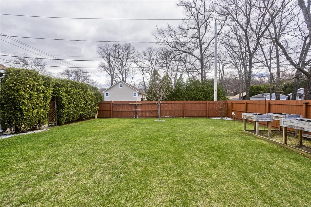 405 New Ludlow Road Chicopee, MA 01020 - Photo 7 of 41