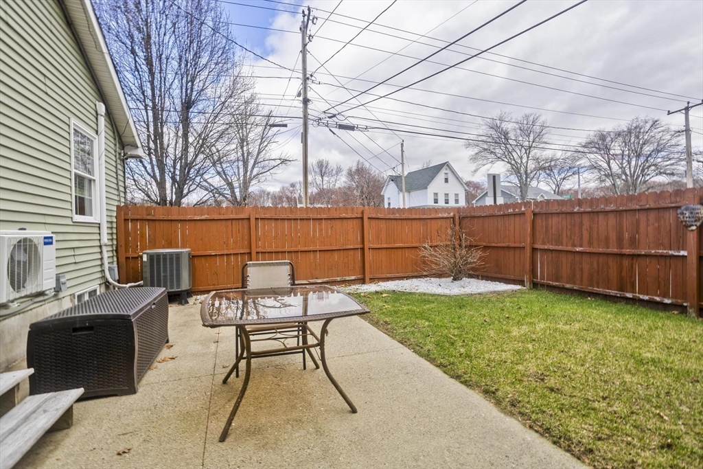 405 New Ludlow Road Chicopee, MA 01020 - Photo 10 of 41