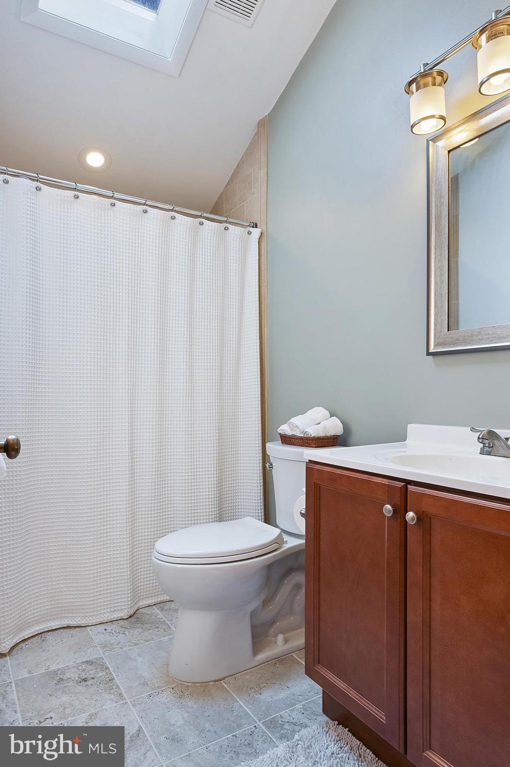 344 Hunner Road Pasadena, MD 21122 - Photo 24 of 55 Full bath upstairs