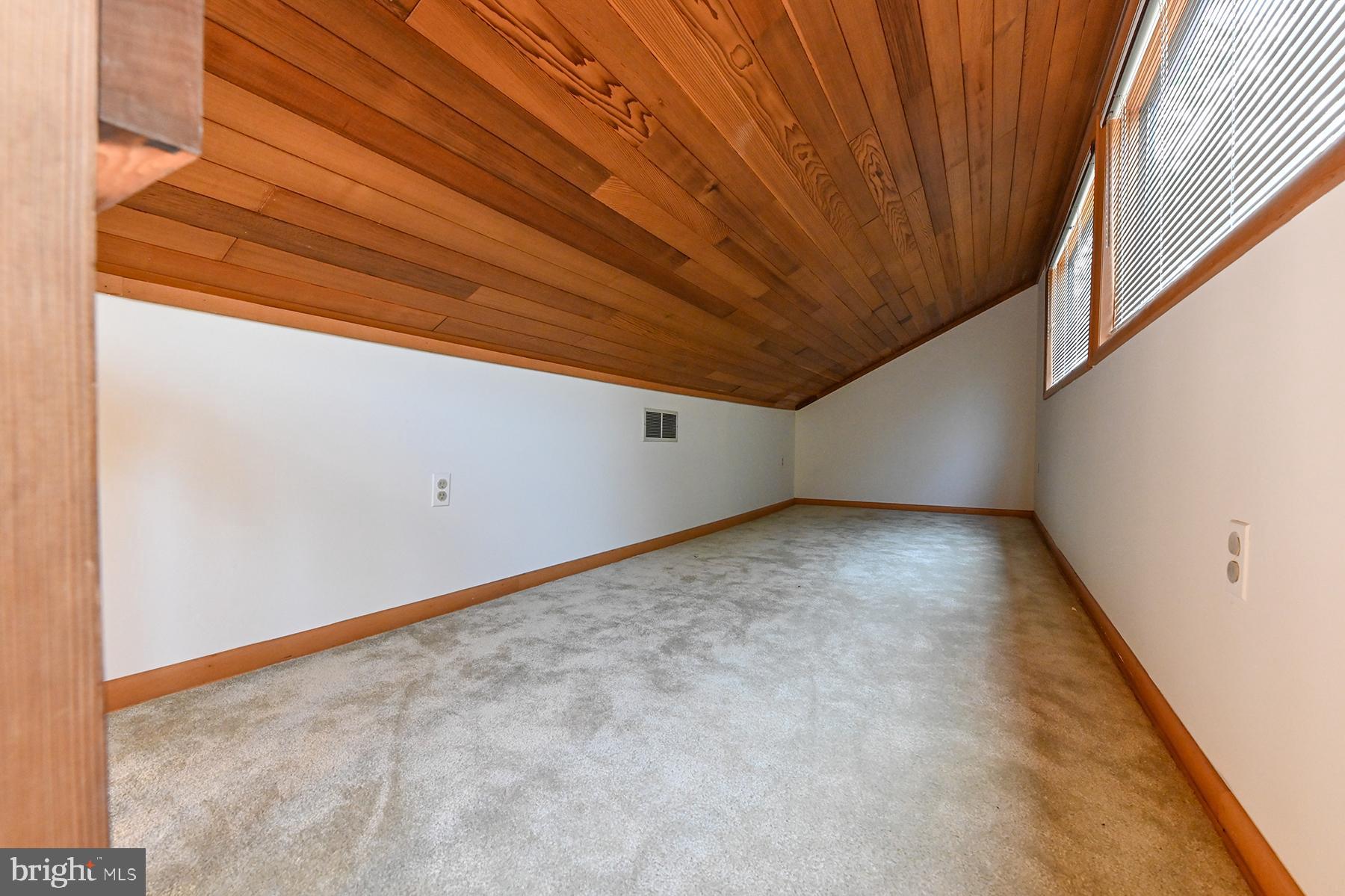344 Hunner Road Pasadena, MD 21122 - Photo 27 of 55 Upper level loft