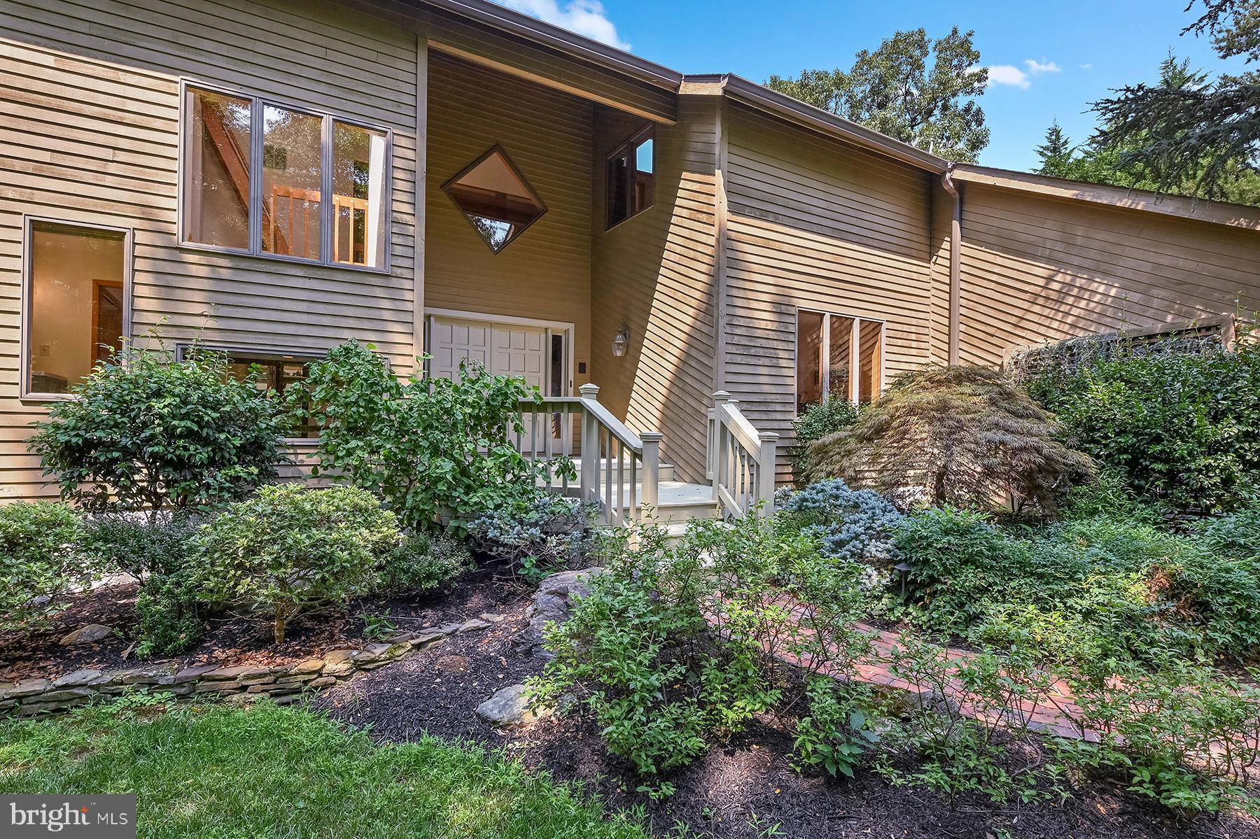 344 Hunner Road Pasadena, MD 21122 - Photo 45 of 55 An inviting entrance