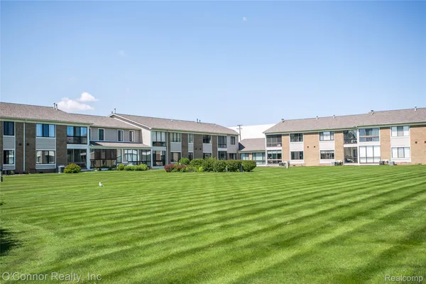 $199,900 | 1660 River Road, Unit 53, Marysville, MI 48040