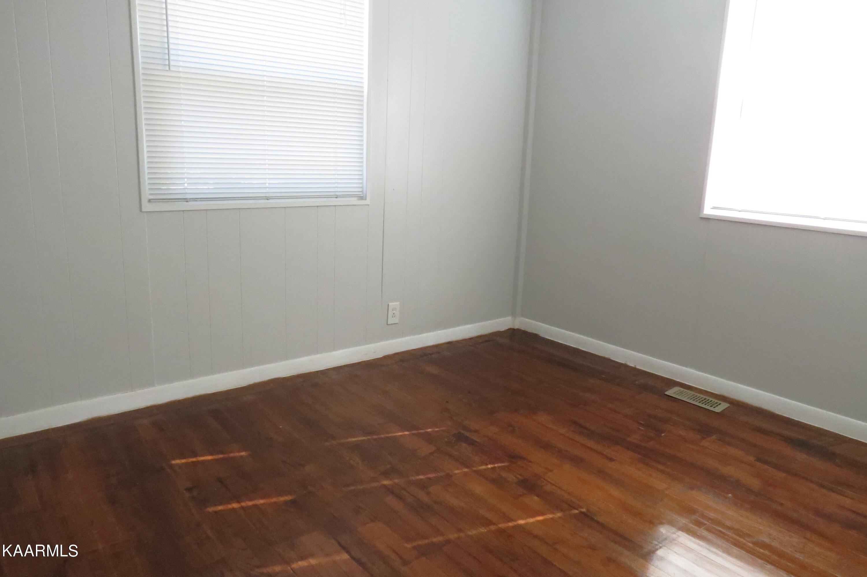 302 Vermont Avenue Oak Ridge, TN 37830 - Photo 11 of 20 Bed Room 1