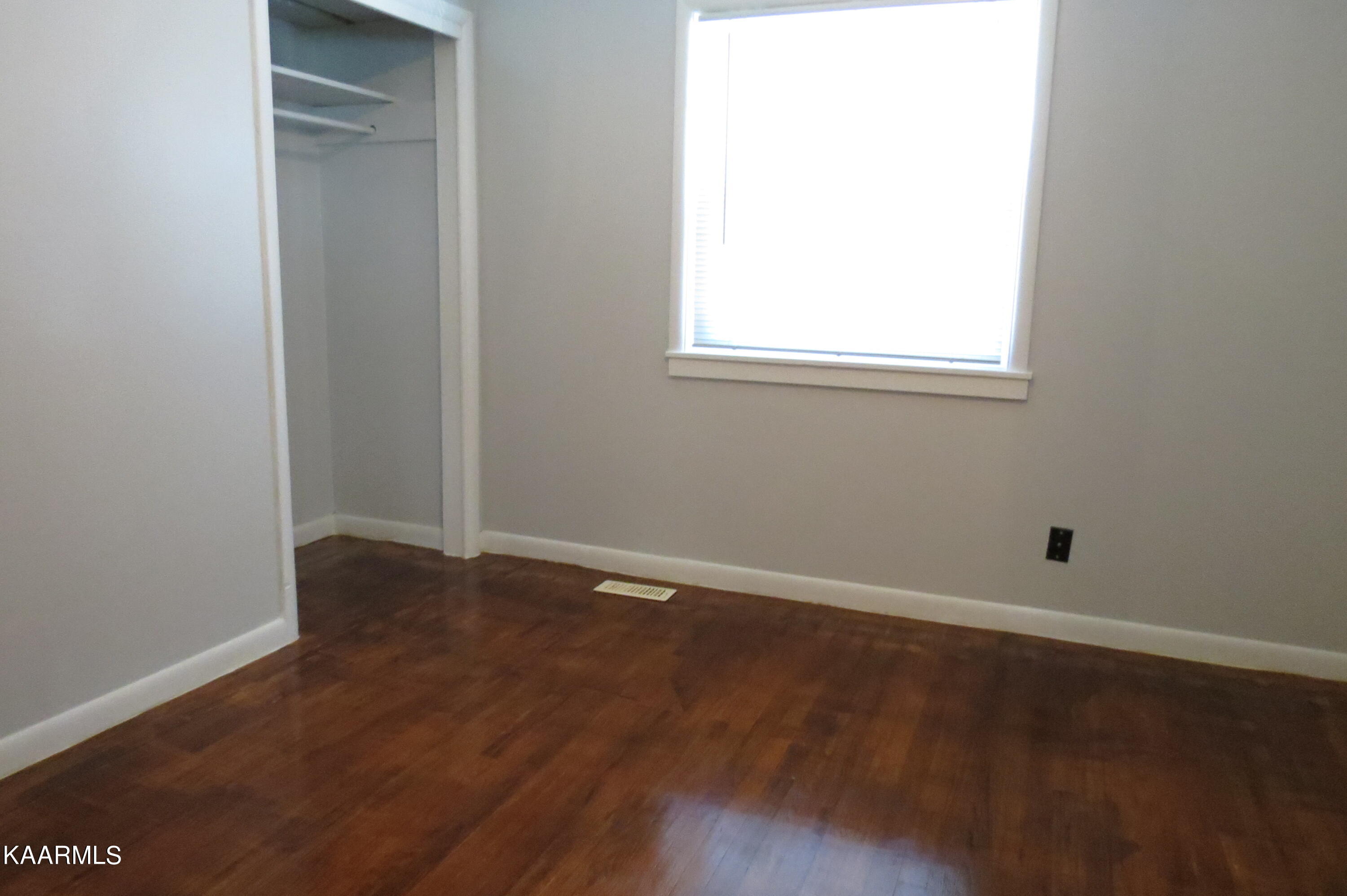 302 Vermont Avenue Oak Ridge, TN 37830 - Photo 12 of 20 Bed Room 2