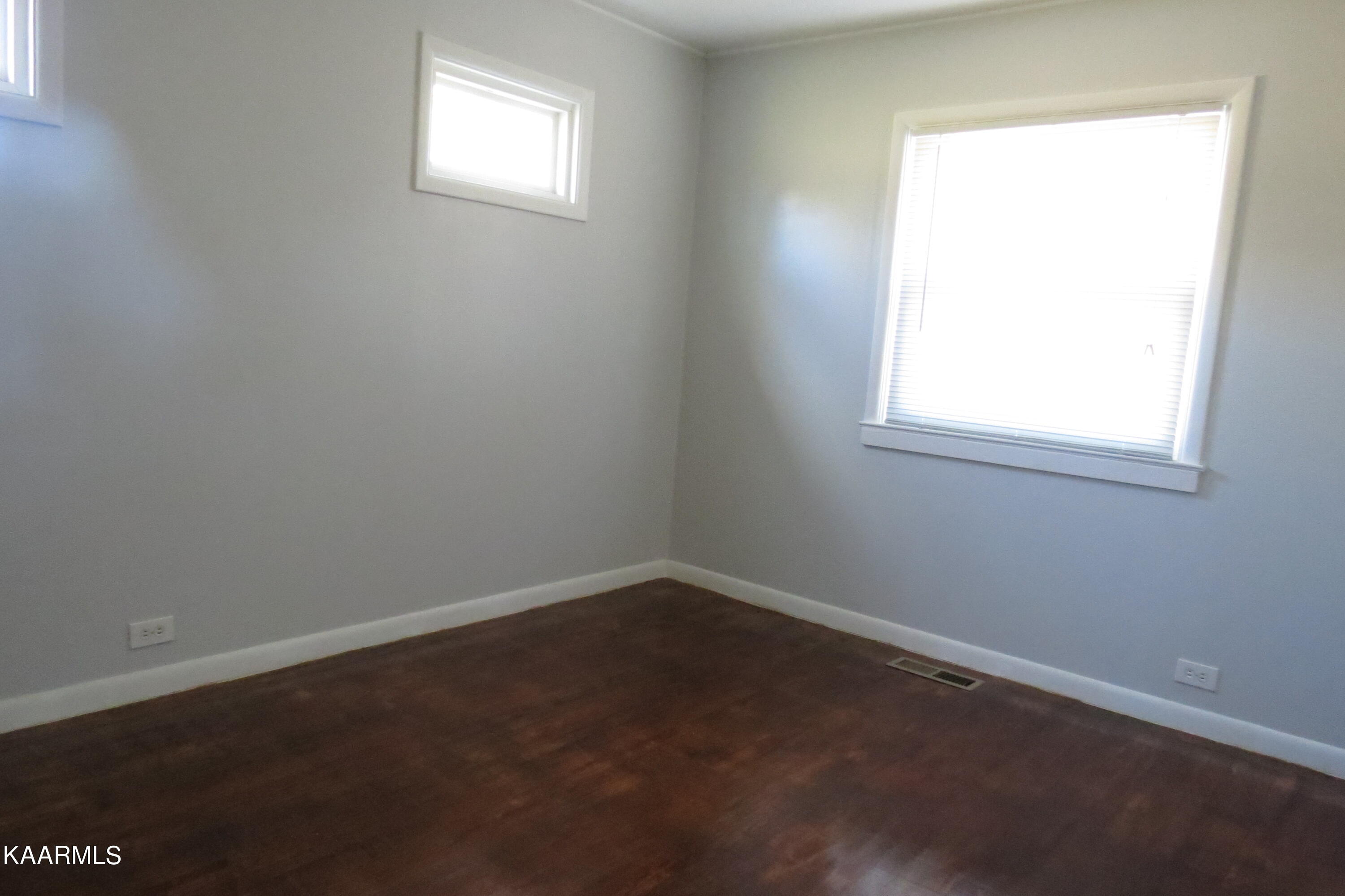 302 Vermont Avenue Oak Ridge, TN 37830 - Photo 13 of 20 Bed Room 3