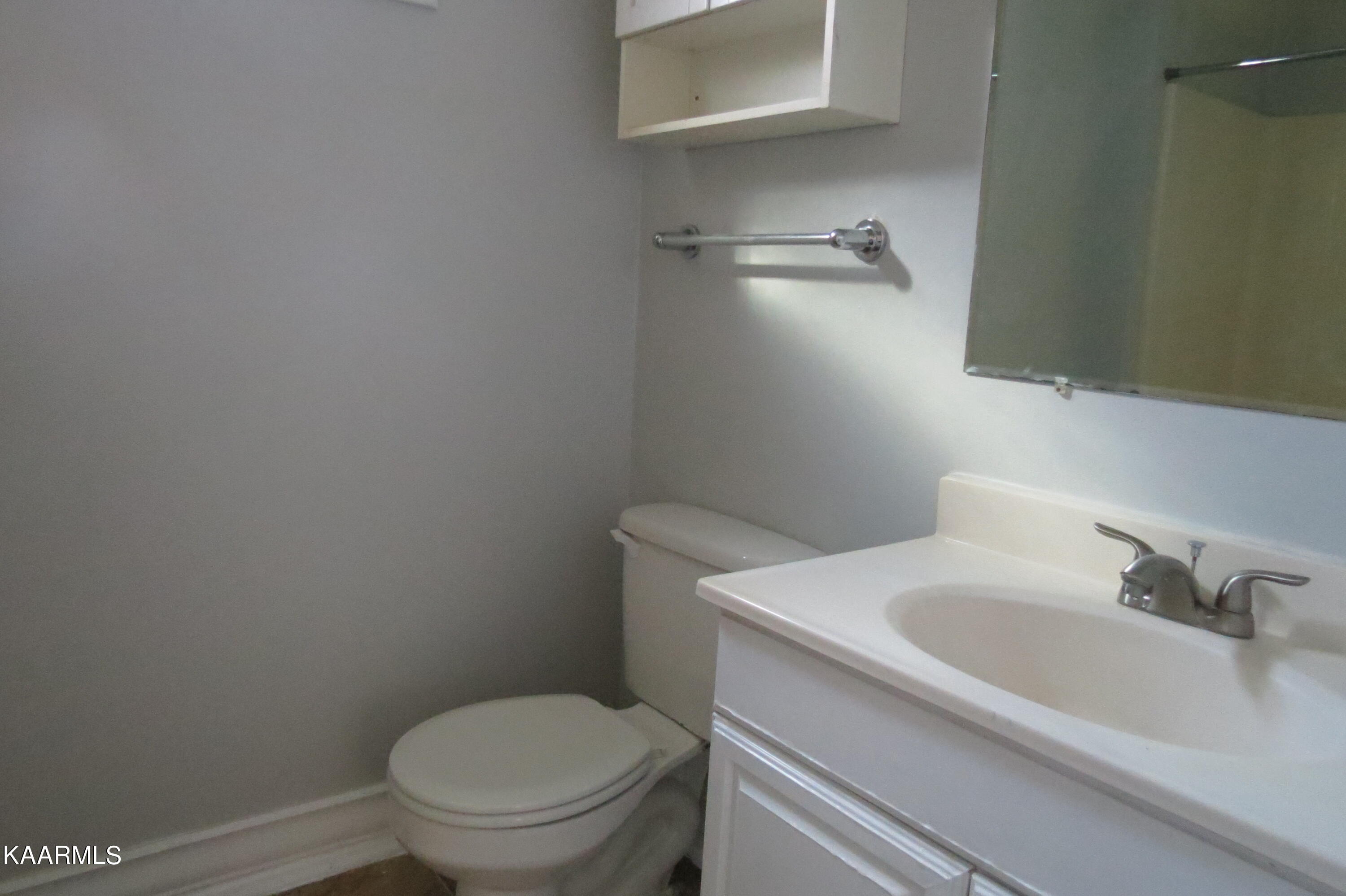 302 Vermont Avenue Oak Ridge, TN 37830 - Photo 14 of 20 Bath Room 1