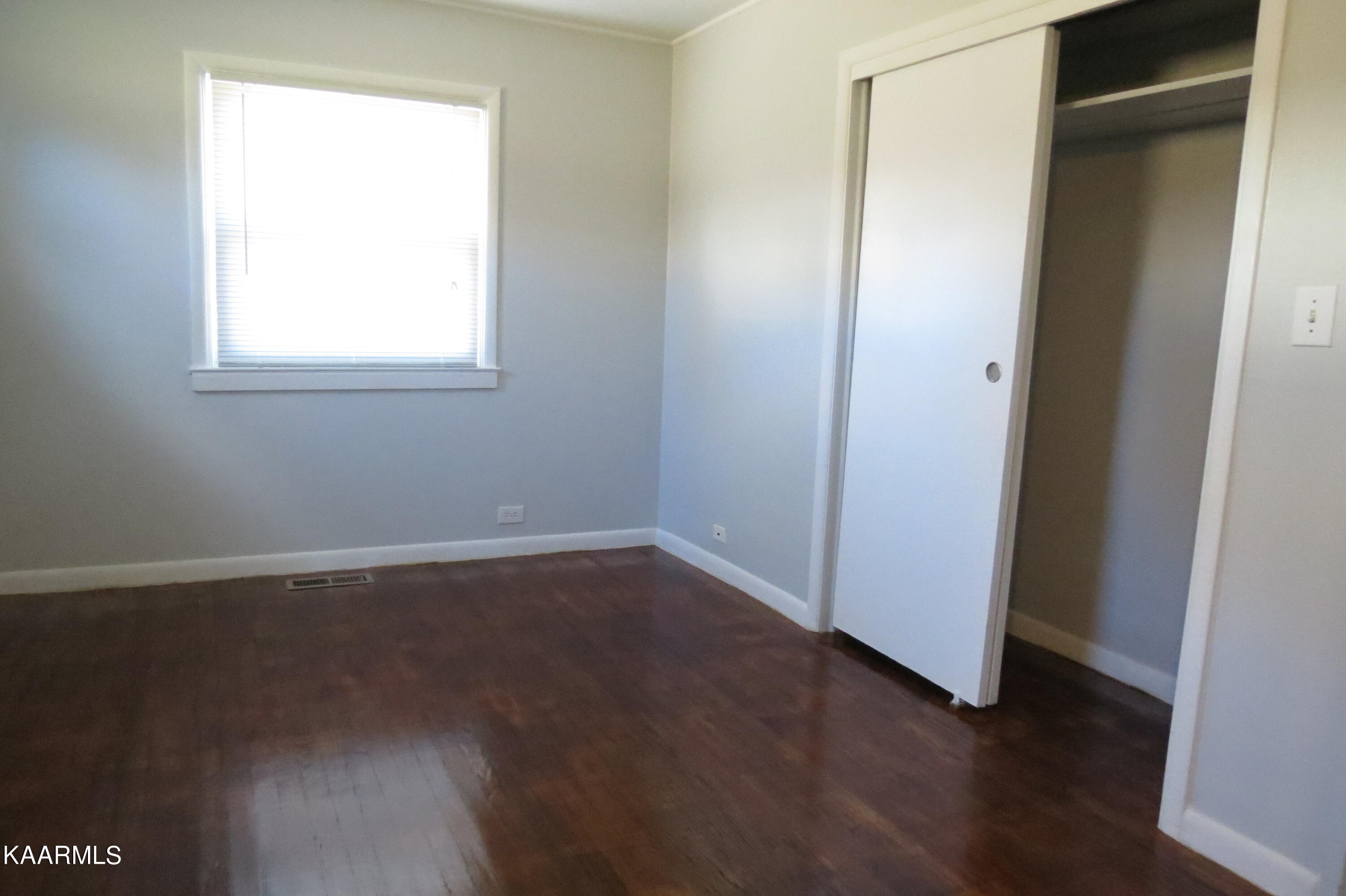 302 Vermont Avenue Oak Ridge, TN 37830 - Photo 15 of 20 Bed Room 3
