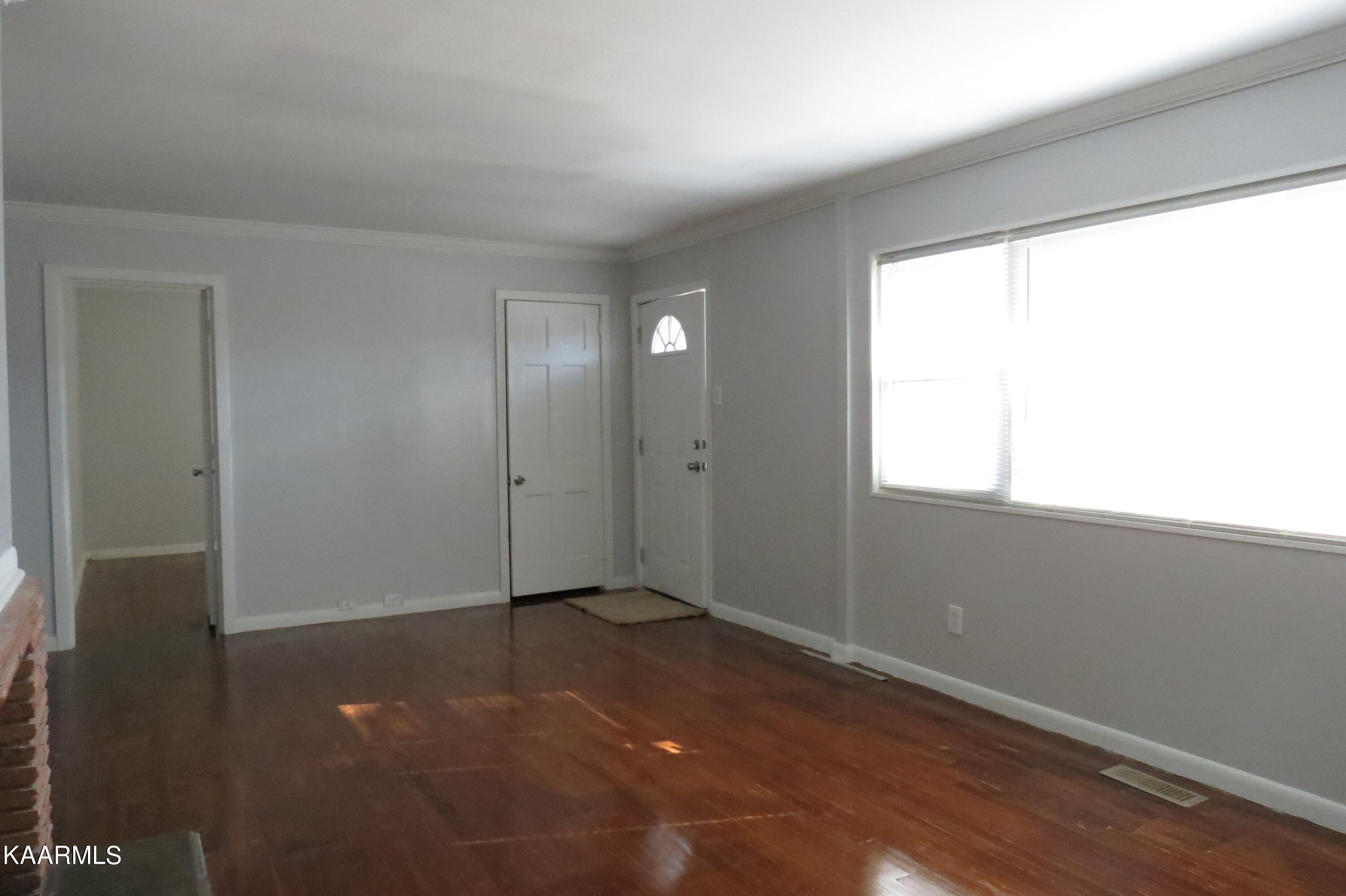 302 Vermont Avenue Oak Ridge, TN 37830 - Photo 2 of 20 Livinr Room from Dining Area