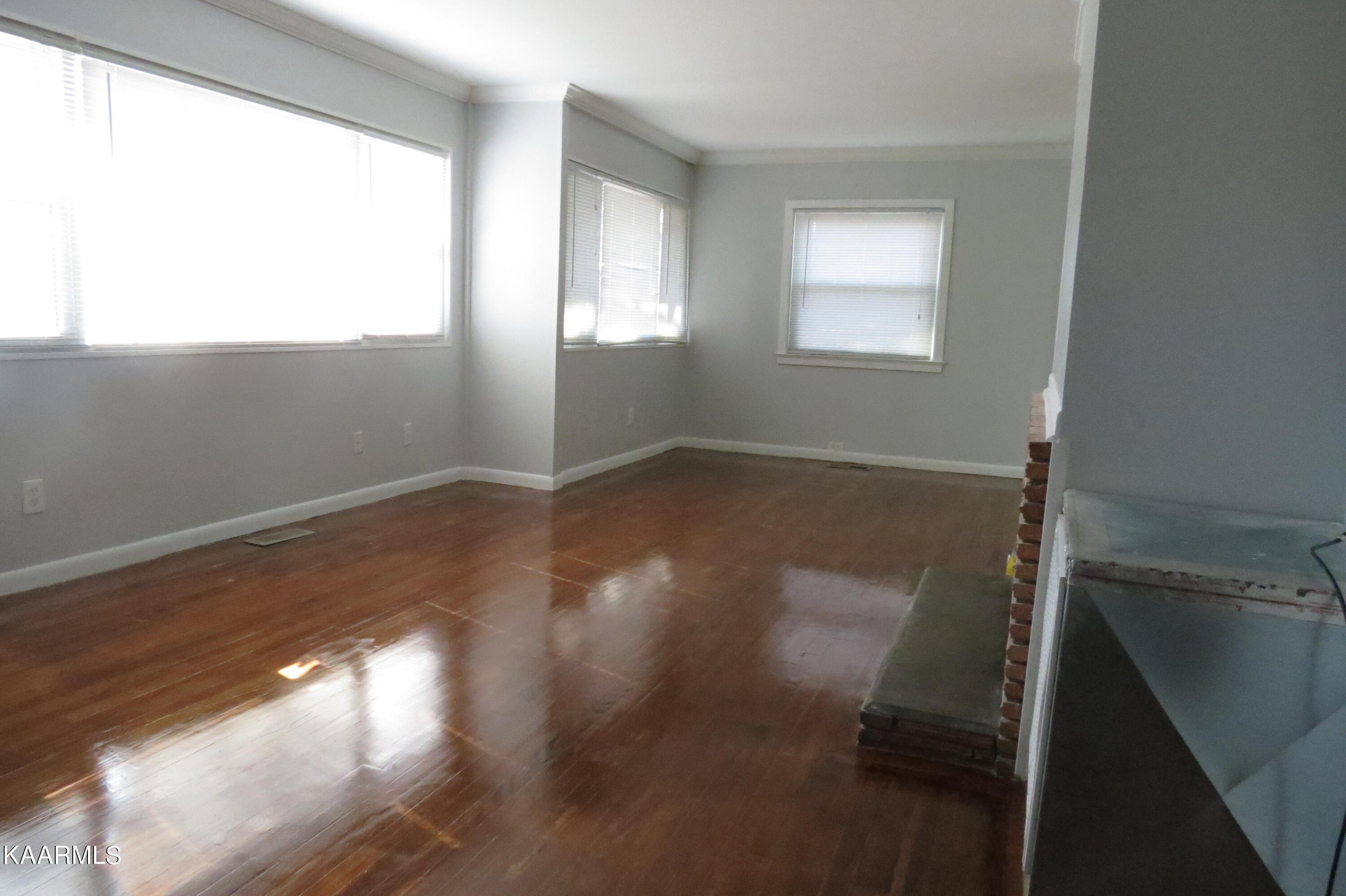 302 Vermont Avenue Oak Ridge, TN 37830 - Photo 4 of 20 Livimg Room to Dining Area