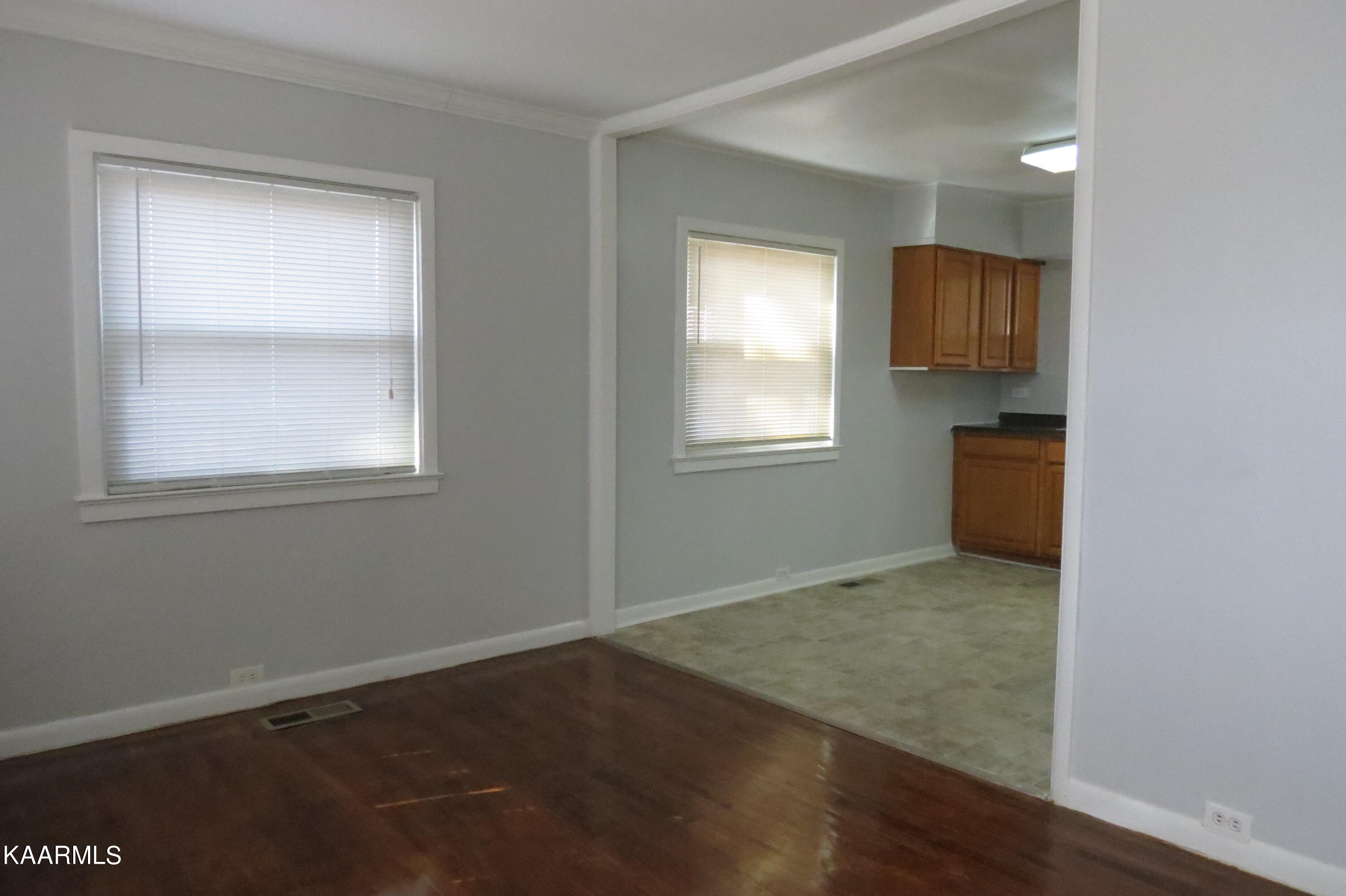 302 Vermont Avenue Oak Ridge, TN 37830 - Photo 5 of 20 Dining Area into Kitchen