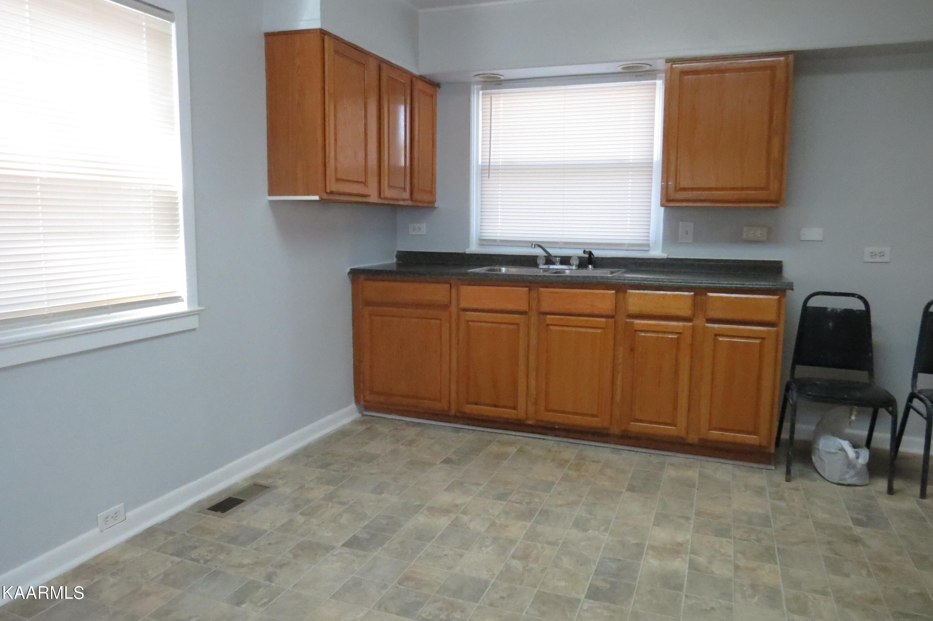 302 Vermont Avenue Oak Ridge, TN 37830 - Photo 6 of 20 Kitchen