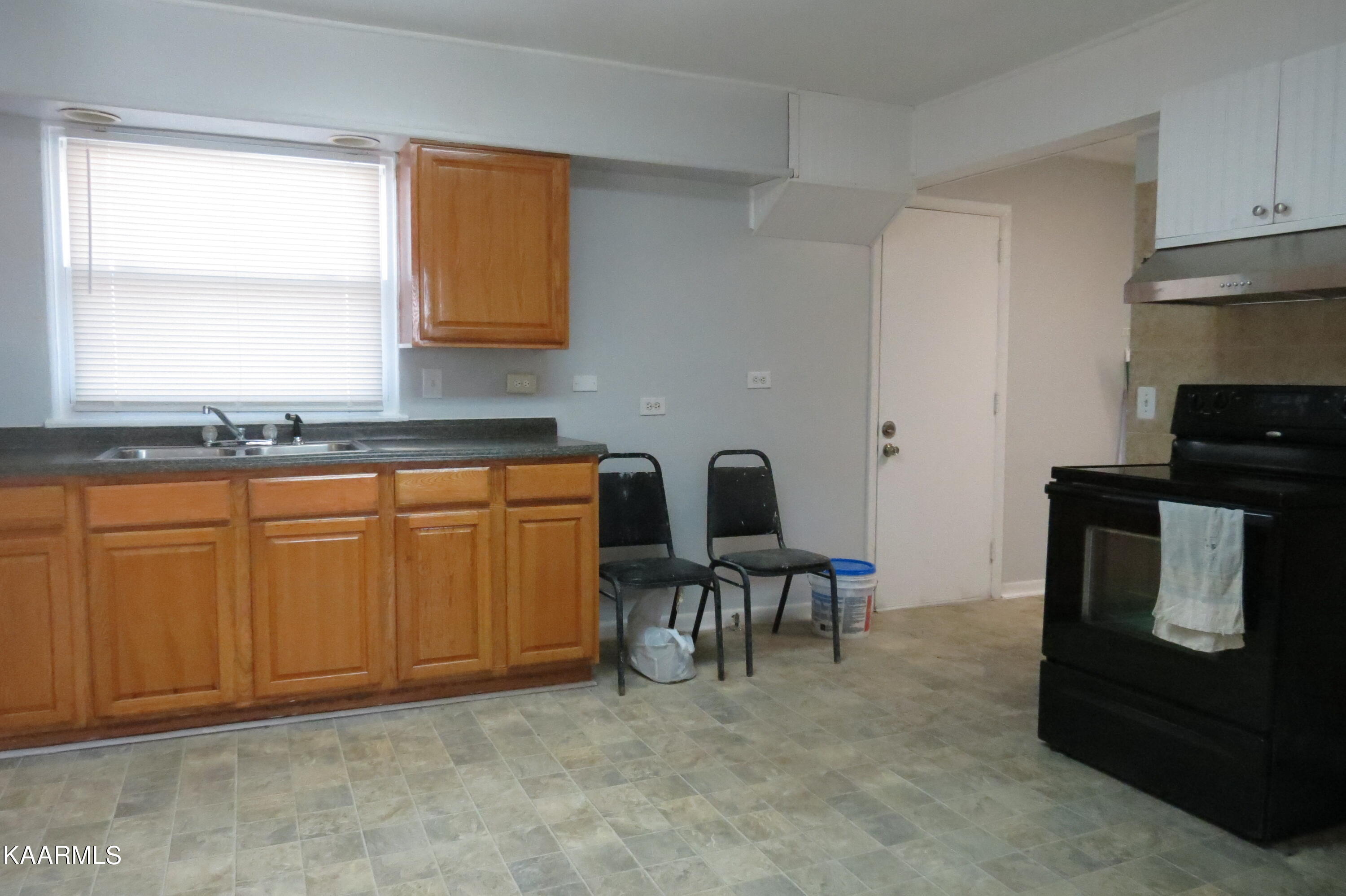 302 Vermont Avenue Oak Ridge, TN 37830 - Photo 7 of 20 Kitchen