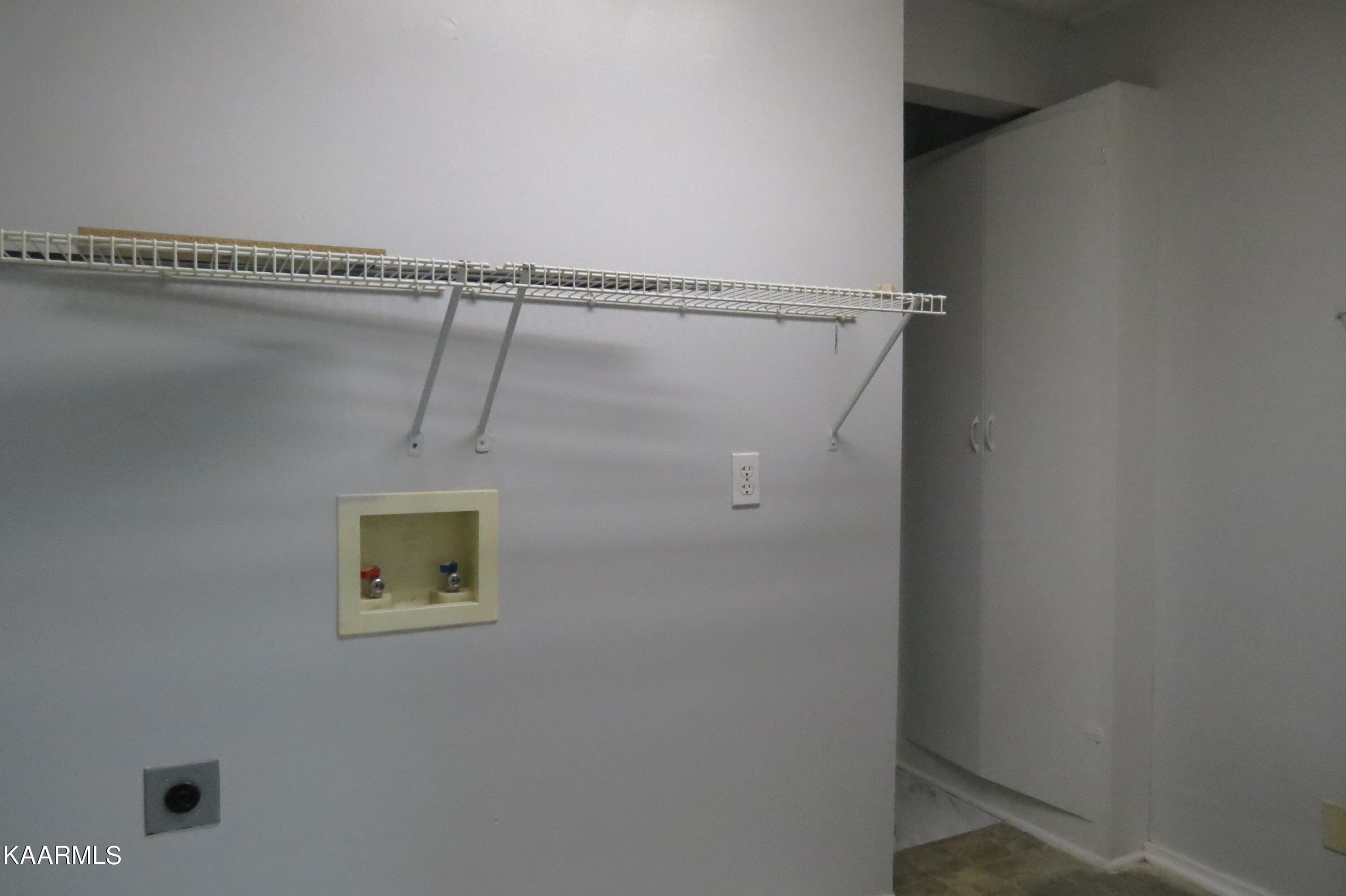 302 Vermont Avenue Oak Ridge, TN 37830 - Photo 9 of 20 Laundry