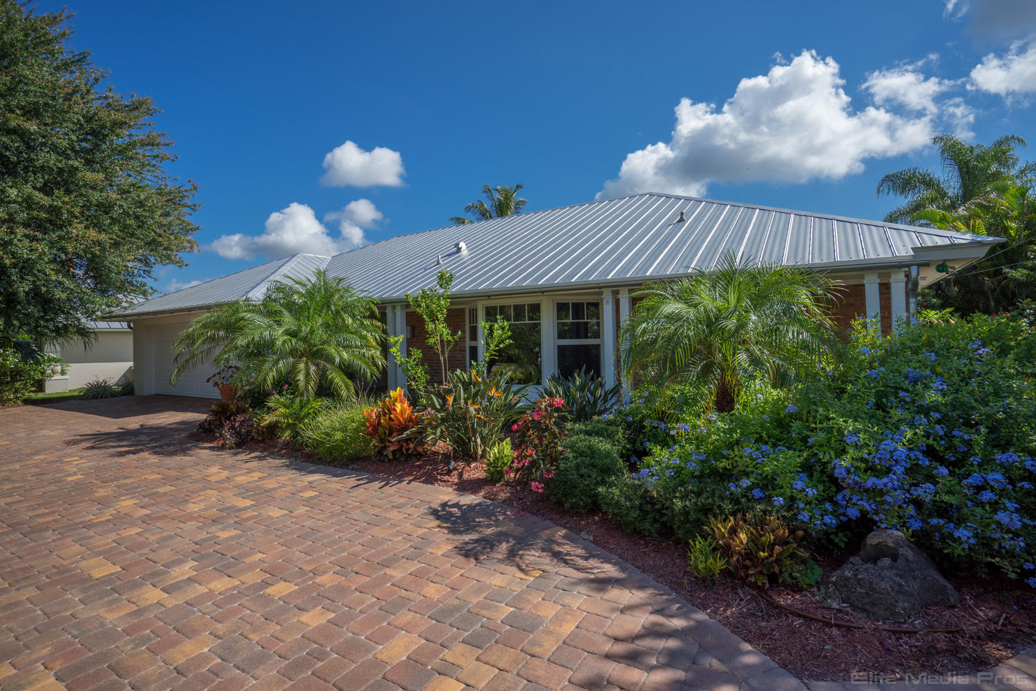 106 Golfview Drive Jupiter, FL 33469 - Photo 2 of 43 Exterior