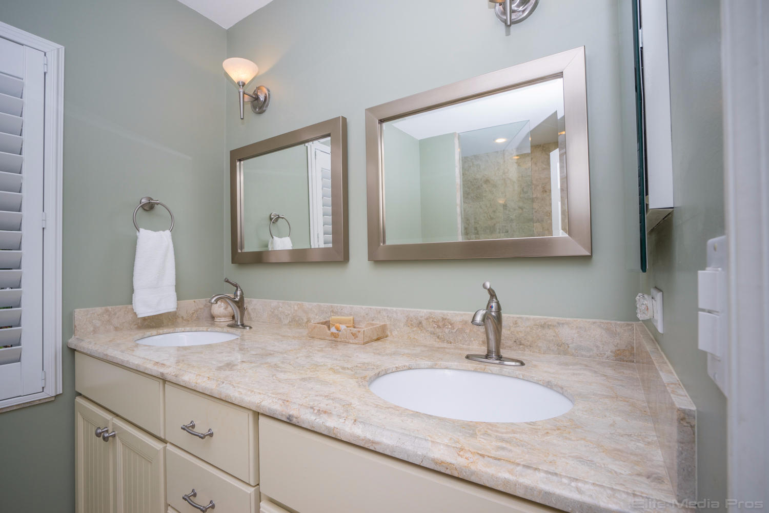 106 Golfview Drive Jupiter, FL 33469 - Photo 29 of 43 Master Bathroom Double Sink