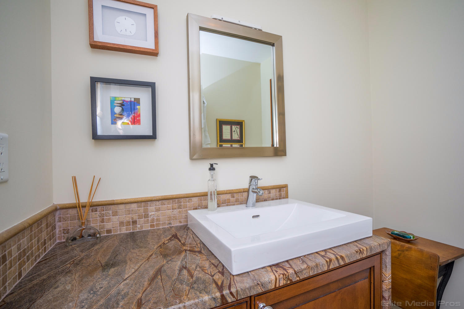 106 Golfview Drive Jupiter, FL 33469 - Photo 36 of 43 Guest Bath 2