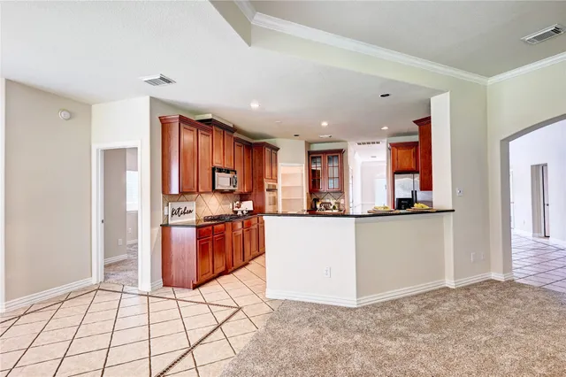 $584,512 | 30 North Scribewood Circle, The Woodlands, TX 77382