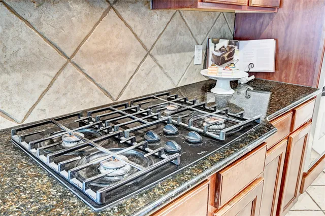 $584,512 | 30 North Scribewood Circle, The Woodlands, TX 77382