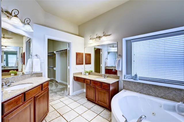 $584,512 | 30 North Scribewood Circle, The Woodlands, TX 77382