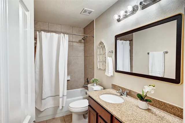 $584,512 | 30 North Scribewood Circle, The Woodlands, TX 77382