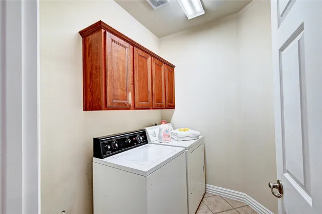 $584,512 | 30 North Scribewood Circle, The Woodlands, TX 77382