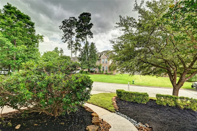 $584,512 | 30 North Scribewood Circle, The Woodlands, TX 77382