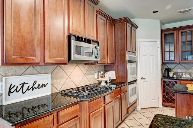 $584,512 | 30 North Scribewood Circle, The Woodlands, TX 77382