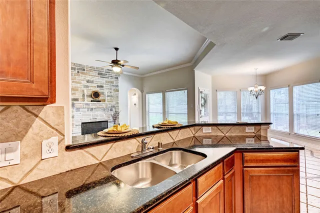 $584,512 | 30 North Scribewood Circle, The Woodlands, TX 77382