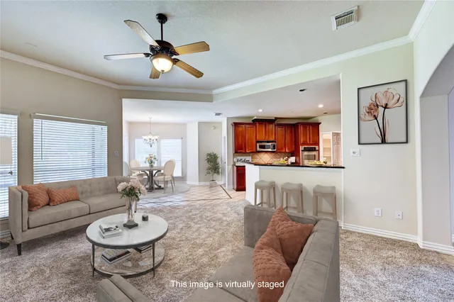 $584,512 | 30 North Scribewood Circle, The Woodlands, TX 77382