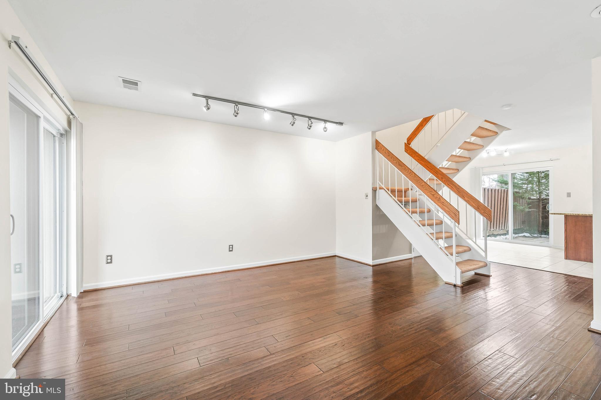 2233 Southgate Square Reston, VA 20191 - Photo 11 of 40