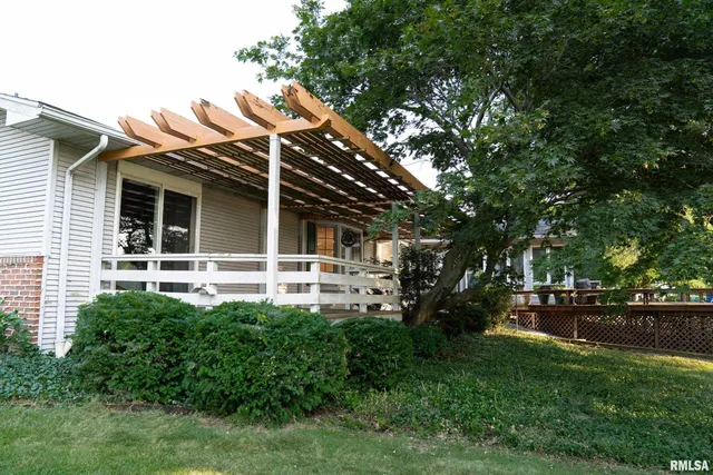 $343,000 | 2175 Southbrooke Road, Jacksonville, IL 62650