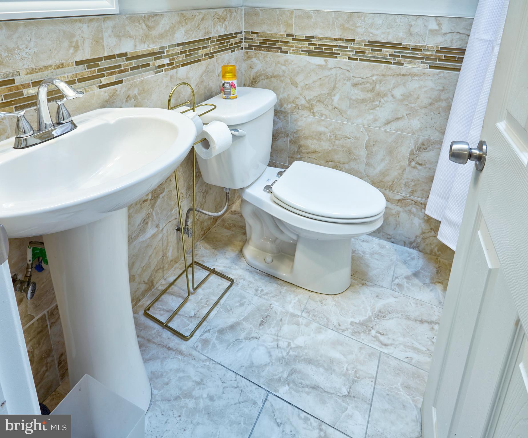 1613 Merribrook Road Philadelphia, PA 19151 - Photo 17 of 27 2nd Floor Bathroom
