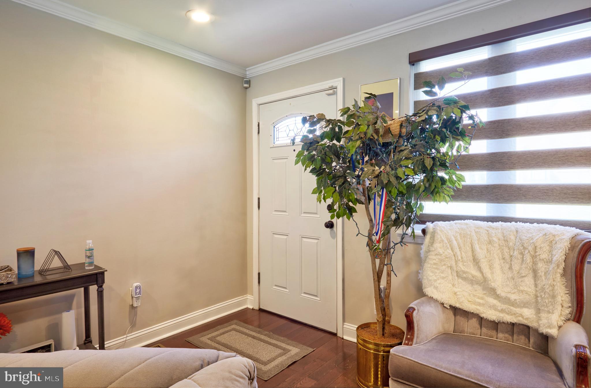 1613 Merribrook Road Philadelphia, PA 19151 - Photo 3 of 27 Living room