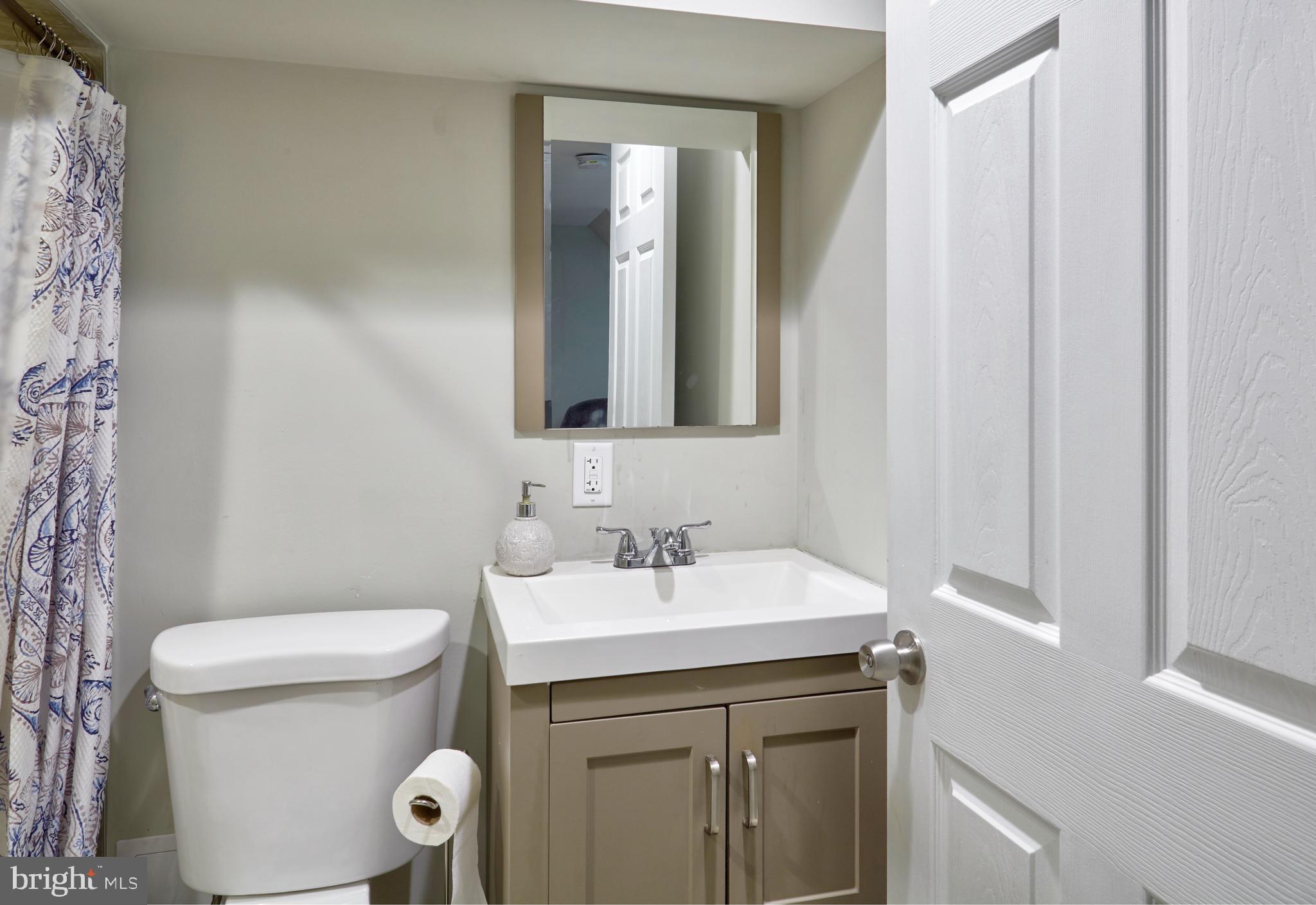 1613 Merribrook Road Philadelphia, PA 19151 - Photo 25 of 27 2nd Full Bathroom
