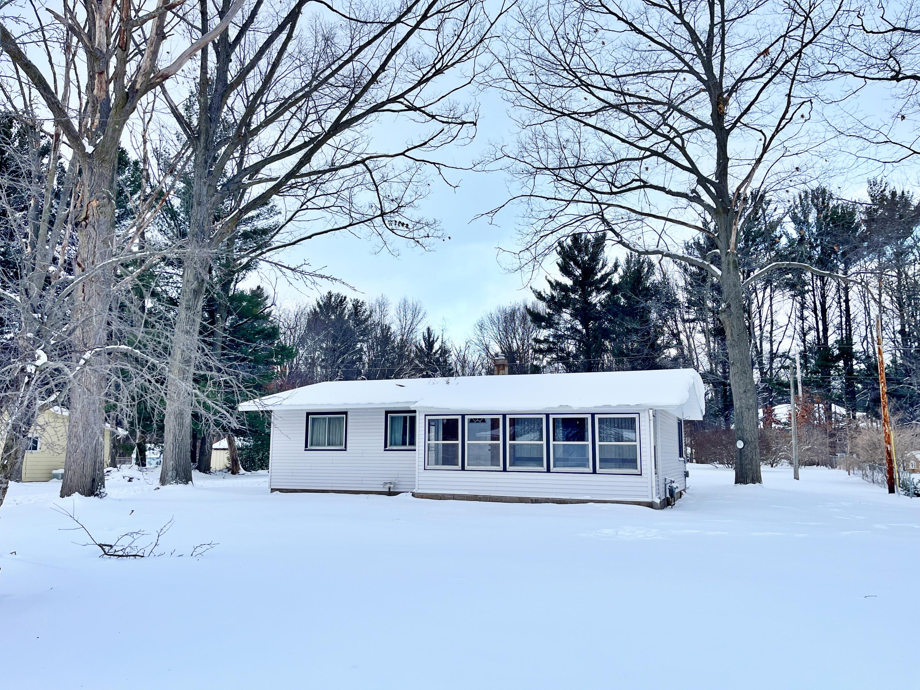 19224 Glendale Circle Spring Lake, MI 49456 - Photo 1 of 9 Front