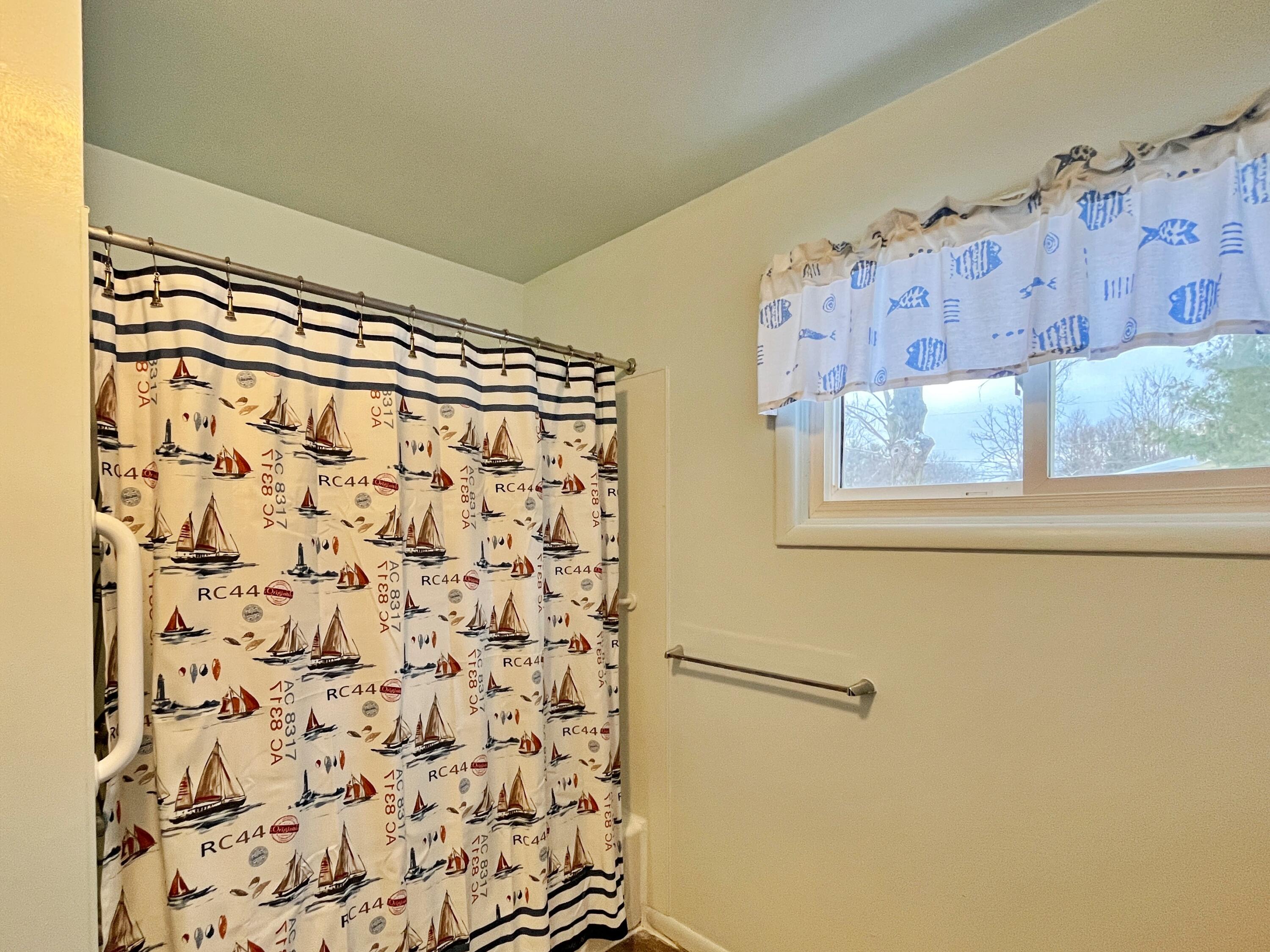 19224 Glendale Circle Spring Lake, MI 49456 - Photo 8 of 9 Bathroom